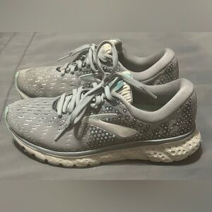 Brooks Women's Gray and Teal Athletic Shoes